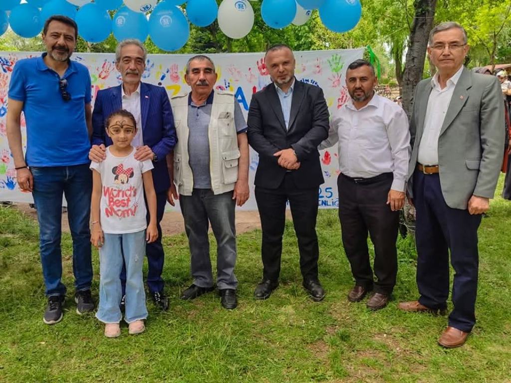 AK PARTİ’DEN YETİM ÇOCUKLARA BAHAR DESTEĞİ