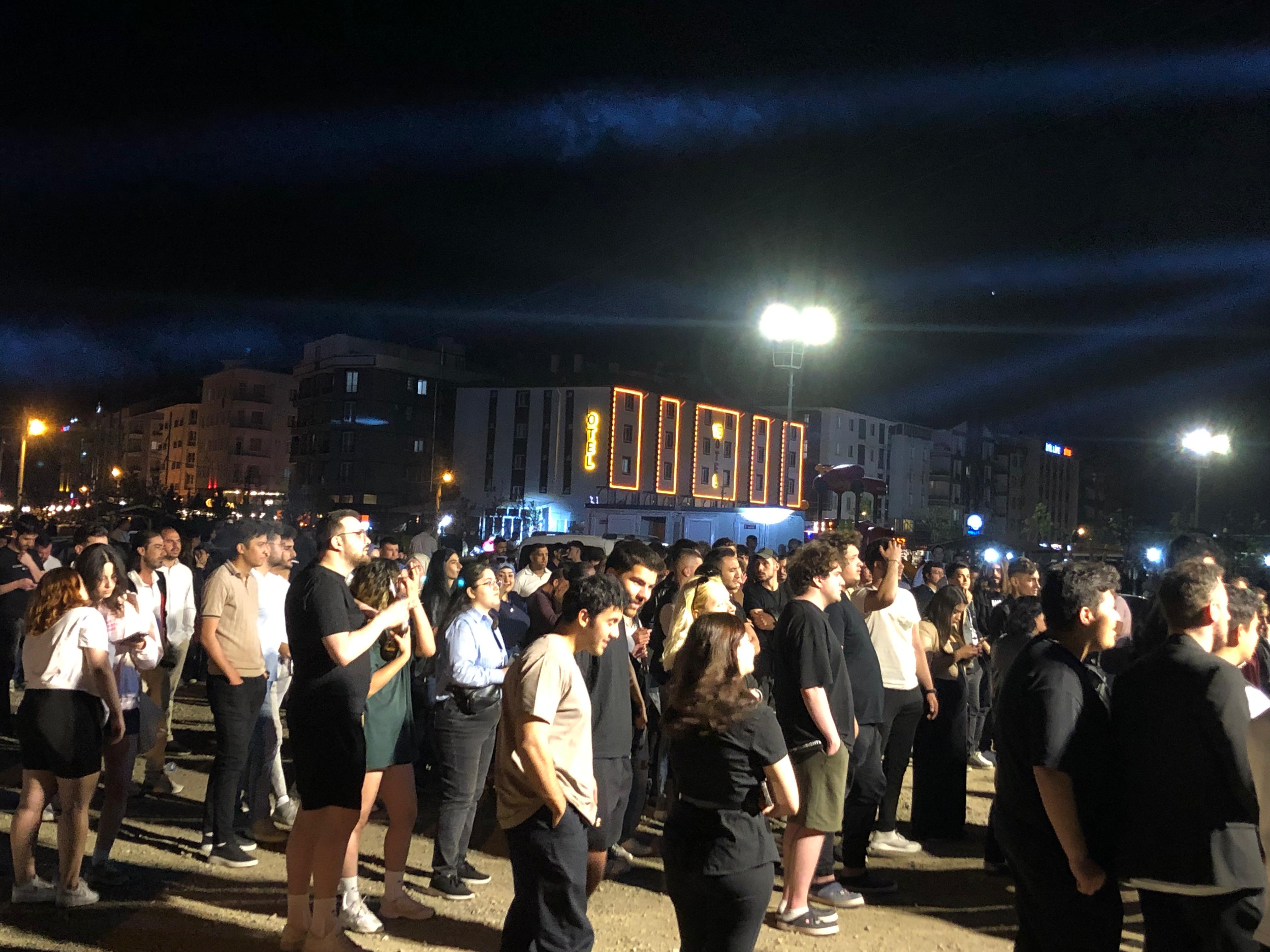 Erenler Parkı'nda Gençlik Bahar Konseri Coşkusu: Sara Band Sahne Aldı