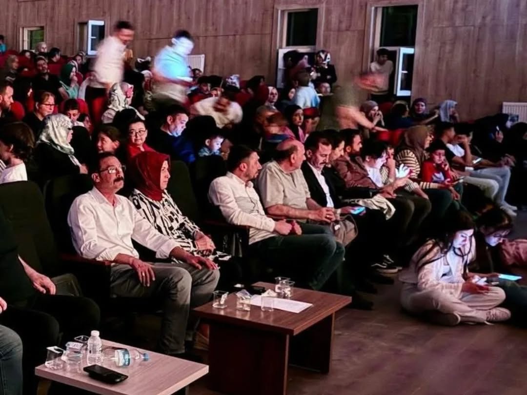Bolvadin'de Halk Oyunları Coşkusu