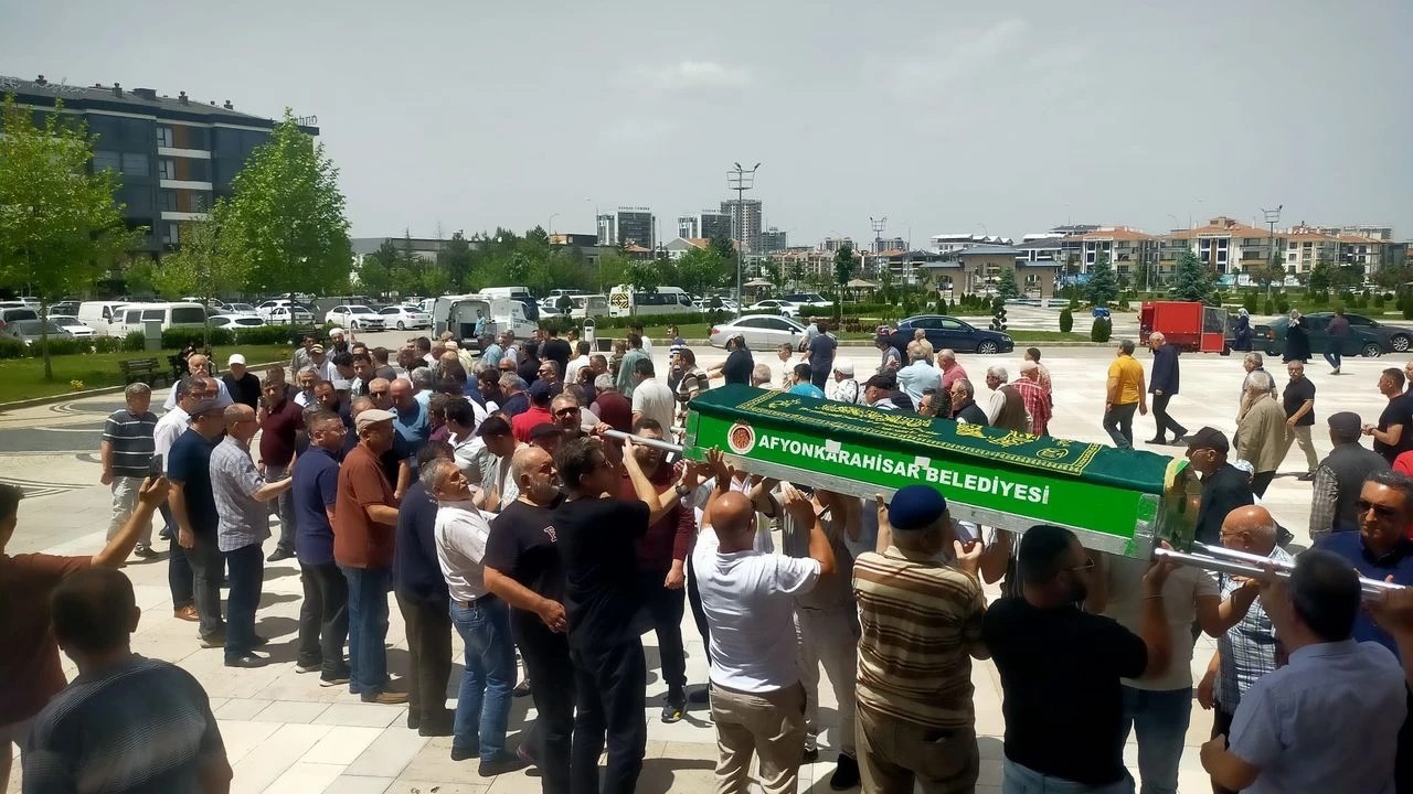 MHP'li Mehmet Parsak'ın Acı Günü: Dedesi Hacı Halil Çoban Son Yolculuğuna Uğurlandı