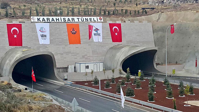 “BÜTÜN YOLLAR AFYON KAYMAĞI GİBİ”