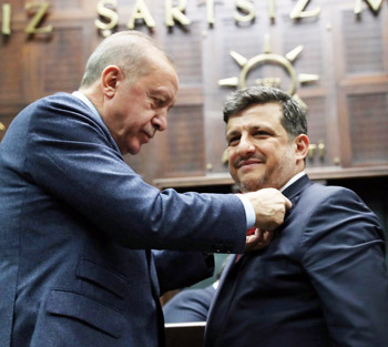 ROZETİ CUMHURBAŞKANI ERDOĞAN TAKTI