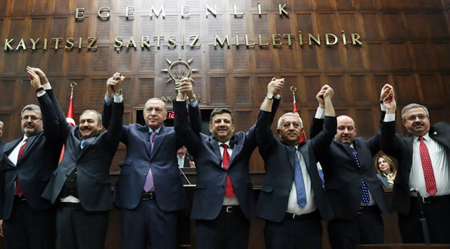 ROZETİ CUMHURBAŞKANI ERDOĞAN TAKTI