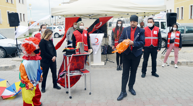 KIZILAY'DAN ÇOCUKLAR İÇİN MÜZİKLİ EĞLENCE