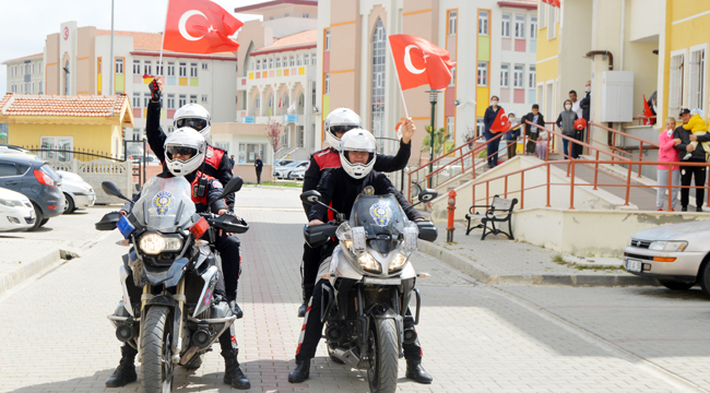 KIZILAY'DAN ÇOCUKLAR İÇİN MÜZİKLİ EĞLENCE