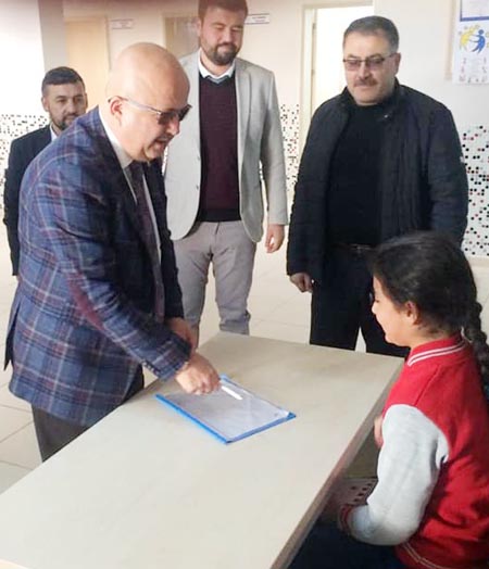 KÖY OKULLARININ EKSİKLERİNİ YERİNDE TESPİT ETTİ