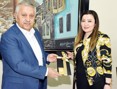 BAŞKAN ZEYBEK KADIN PERSONELİNİ UNUTMADI