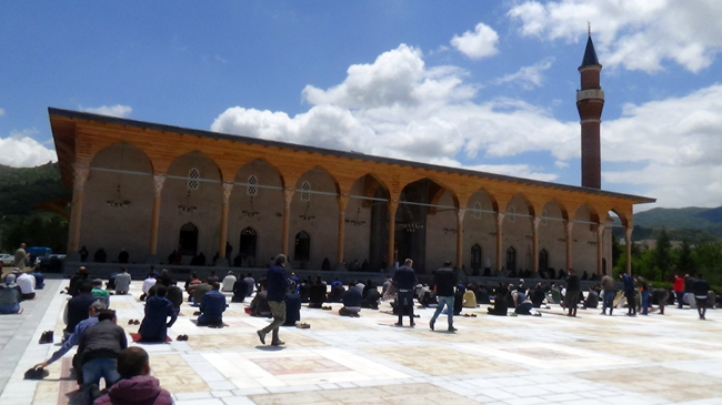 565 YILLIK TARİHİ CAMİDE İLK CUMA NAMAZI