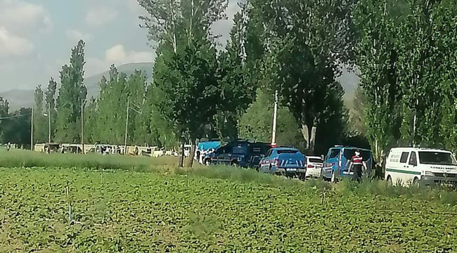KUM YIĞININA ÇARPAN MOTOSİKLET SÜRÜCÜSÜ HAYATINI KAYBETTİ