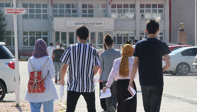 KORONA VİRÜS ÖNLEMLERİ ALTINDA YKS