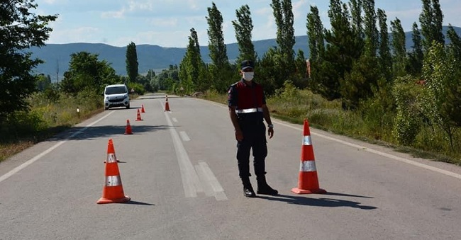 4 BİN NÜFUSLU BELDEDE FİLYASYON ÇALIŞMALARI SÜRÜYOR