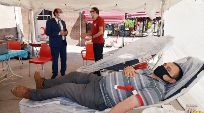 BAŞKAN ÇÖL, KIZILAY KAN BAĞIŞ NOKTASINI ZİYARET ETTİ
