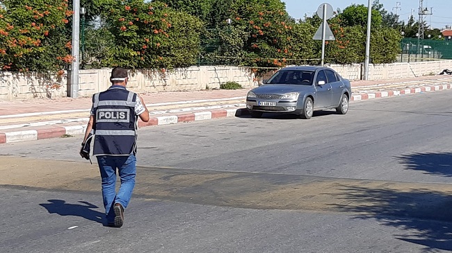 OTOGAR ÖNÜNDE UNUTULAN BAVUL FÜNYE İLE PATLATILDI