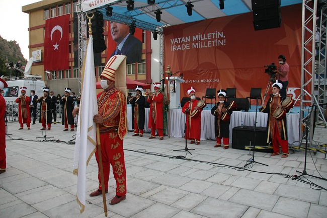 MİLLETİMİZ YİNE MEYDANLARDA