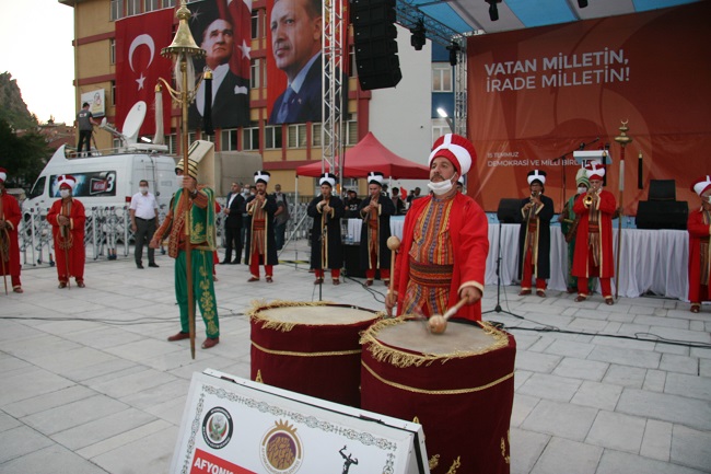 MİLLETİMİZ YİNE MEYDANLARDA
