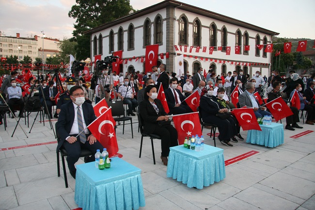 MİLLETİMİZ YİNE MEYDANLARDA
