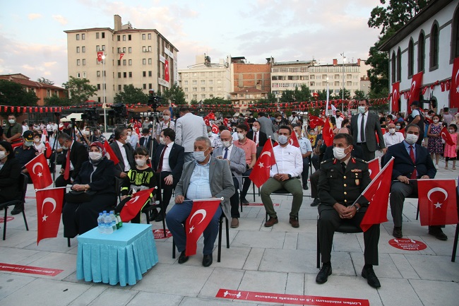 MİLLETİMİZ YİNE MEYDANLARDA