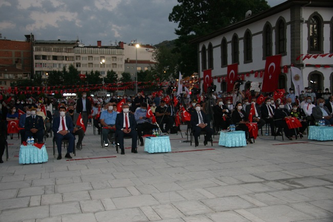 MİLLETİMİZ YİNE MEYDANLARDA