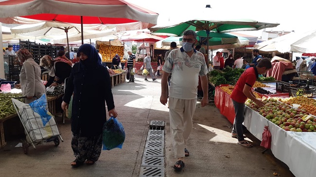İHA EKİBİNİ PAZARCI ESNAFI BIÇAKLARLA KARŞILADI