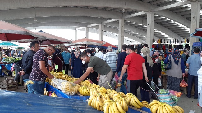 İHA EKİBİNİ PAZARCI ESNAFI BIÇAKLARLA KARŞILADI