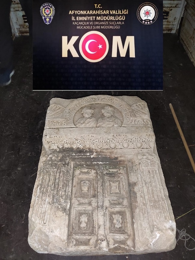 MEZAR TAŞINI BİLE ÇALDILAR