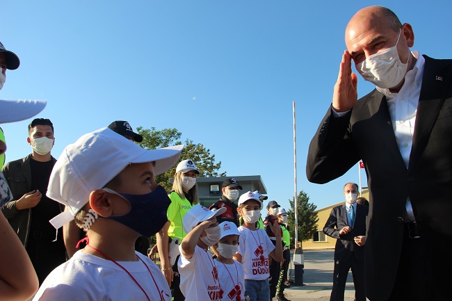 BAKAN SOYLU'DAN SÜRÜCÜLERE KORONA VİRÜS UYARISI