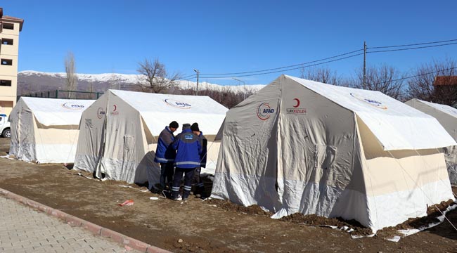 AFYON’DAN ELAZIĞ’A 16 TIR ÇADIR