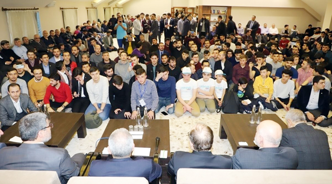 SON BAŞBAKAN GENÇLERLE BULUŞTU