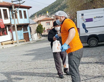 LALE PİDE KAPI KAPI İFTAR YEMEĞİ DAĞITIYOR