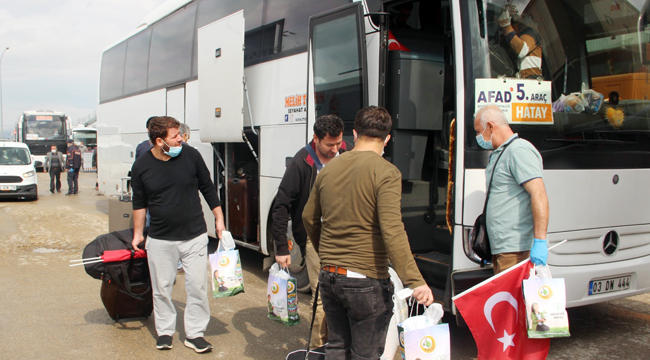 KARANTİNADAKİLERE DAVULLU ZURNALI UĞURLAMA