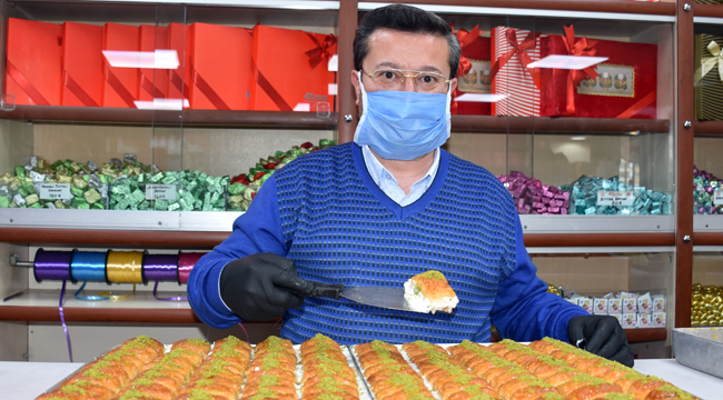 MANDA KAYMAKLI BAKLAVA SOFRALARI SÜSLÜYOR