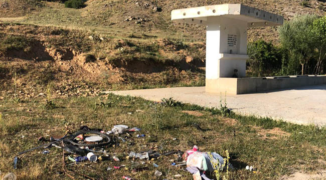 DÜNYA BAZI İNSANLARA GÜZEL