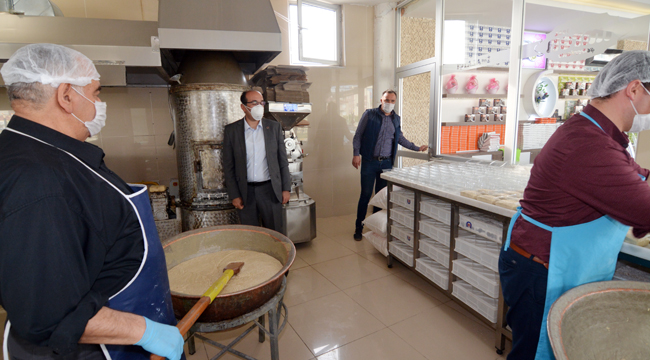88 yıldır aynı yöntemle “kürek helva” yapıyorlar