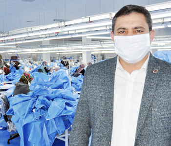 TEKSTİL FABRİKASINI SAĞLIKÇILAR İÇİN TULUM FABRİKASINA DÖNÜŞTÜRDÜ