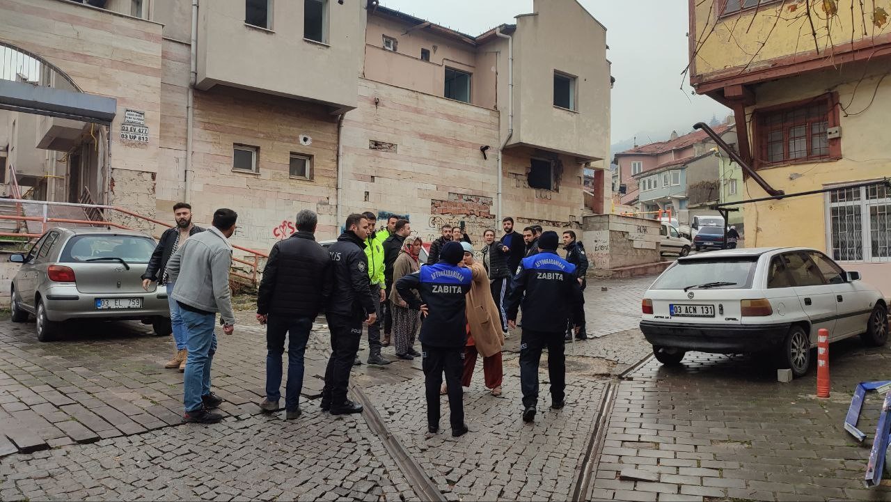 2. BELEDİYE ÇARŞISI'NDA YIKIM KAVGASI!-3