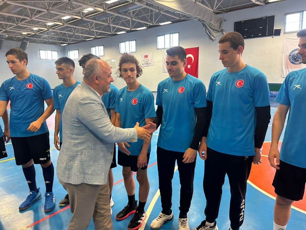KASAPOĞLU, U-17 HENTBOL MİLLİ TAKIMIYLA BULUŞTU-1
