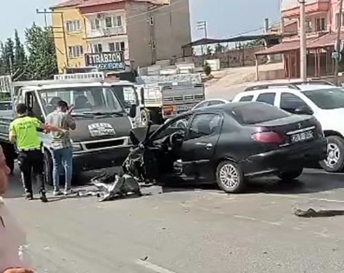 TEKERİ KOPAN OTOMOBİL 2 ARACA ÇARPTI-3