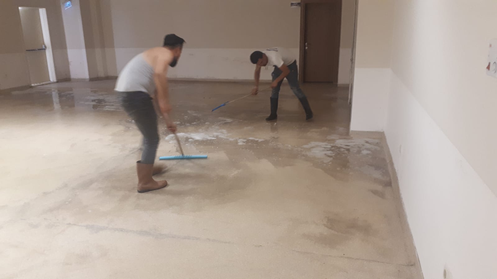 MOR ŞİMŞEKLERDE HUMMALI ÇALIŞMA SÜRÜYOR-6
