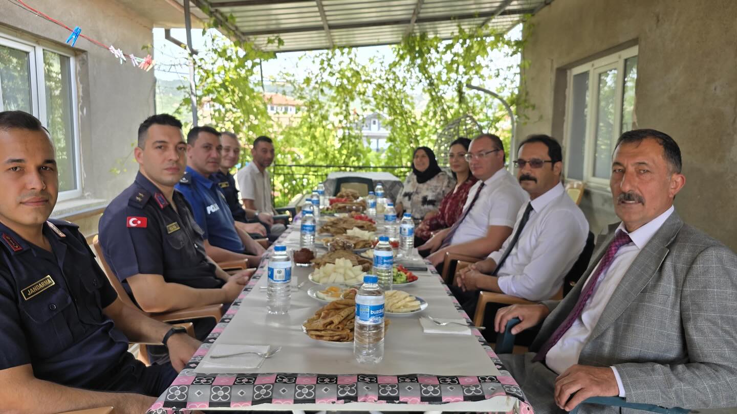 Bolvadin Protokolü’nden Şehit Ailesine Ziyaret-1