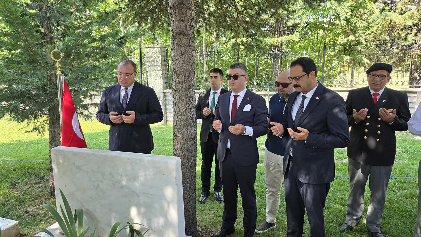 Bolvadin’de Şehitlik Ziyaretiyle Milli Birlik Mesajı Verildi-1