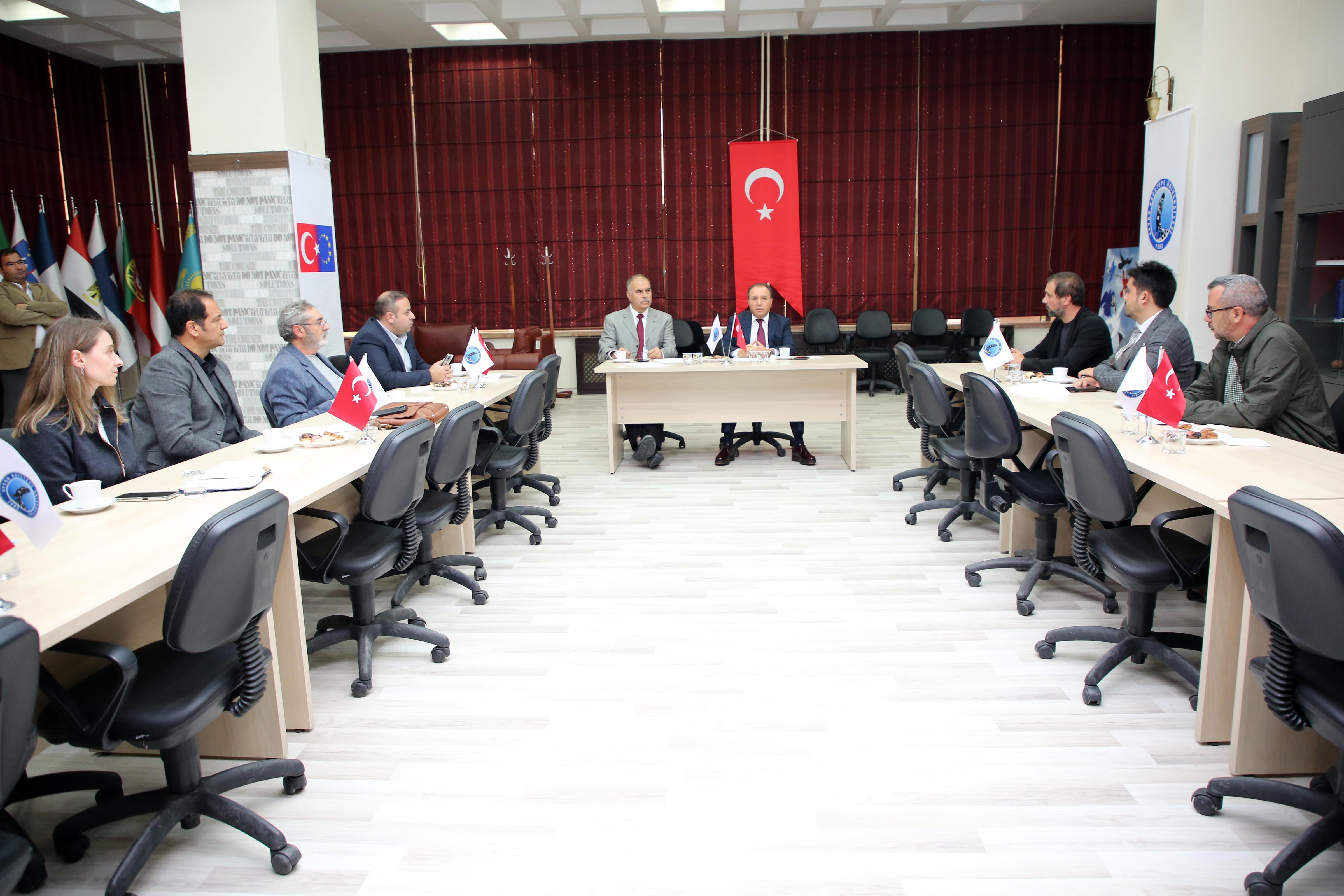 AKÜ Uluslararası İlişkiler Merkezi, Yeni Dönem İlk Yönetim Kurulu Toplantısını Yaptı