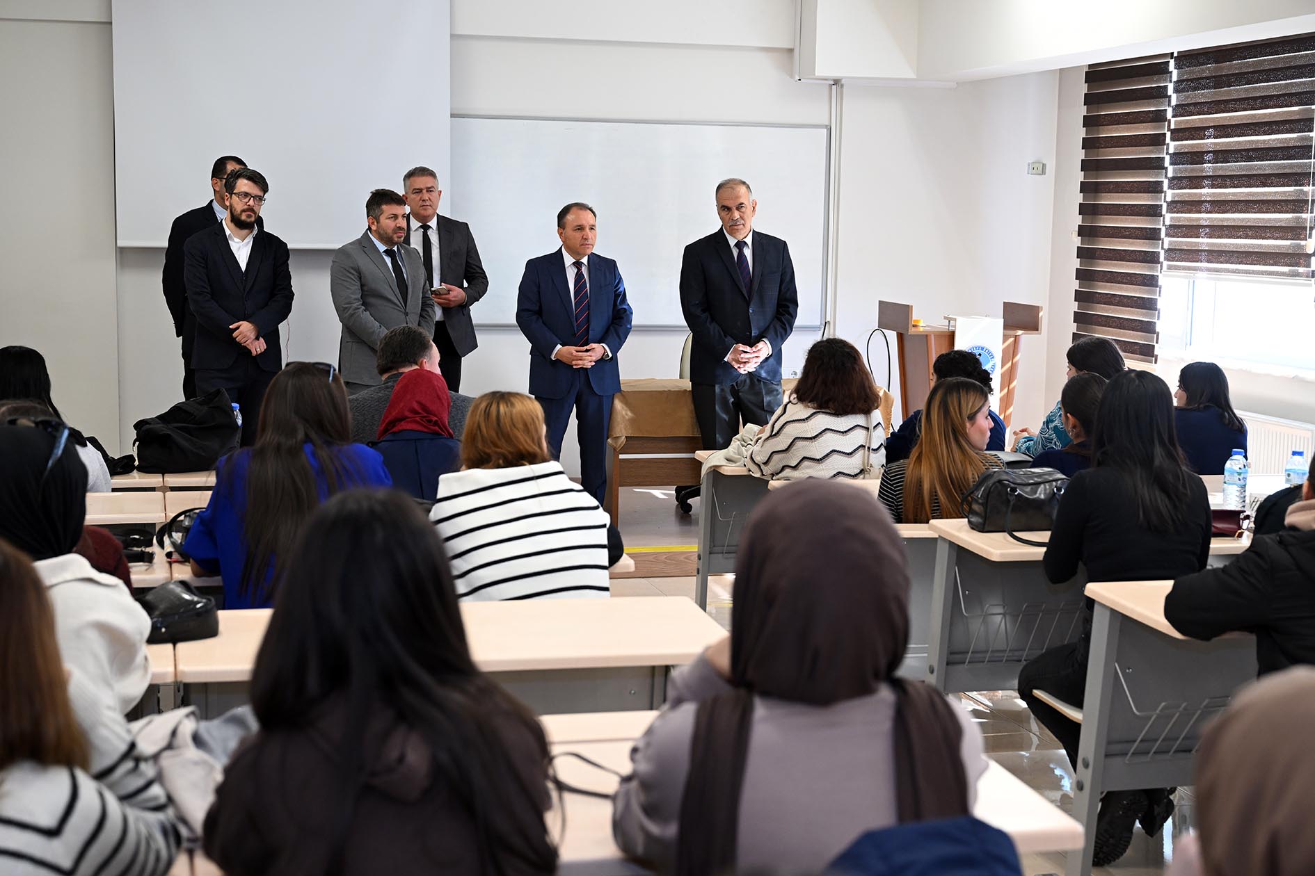 AKÜ Rektörü Mehmet Karakaş, Sinanpaşa ve Sandıklı Ziyaretlerinde Talepleri Dinledi