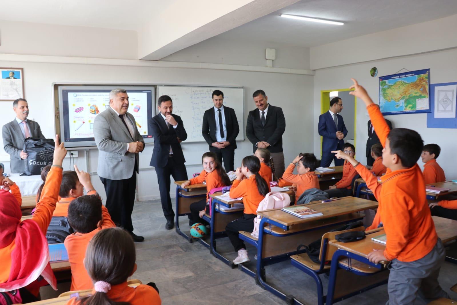 Müdür Sünnetci'den Beyköy Ziyareti: "Her Öğrenci Geleceğe Atılan Bir İmza"
