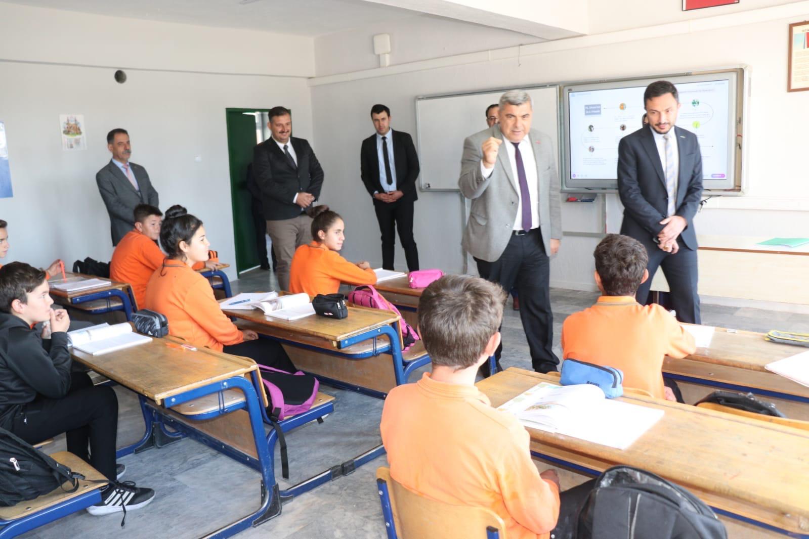 Müdür Sünnetci'den Beyköy Ziyareti: "Her Öğrenci Geleceğe Atılan Bir İmza"