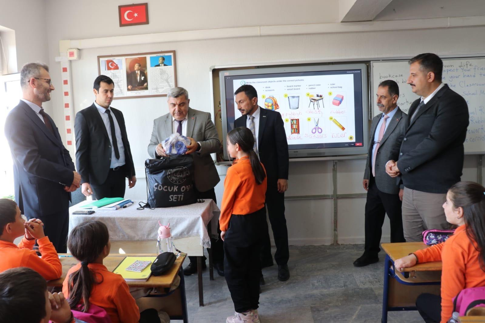 Müdür Sünnetci'den Beyköy Ziyareti: "Her Öğrenci Geleceğe Atılan Bir İmza"