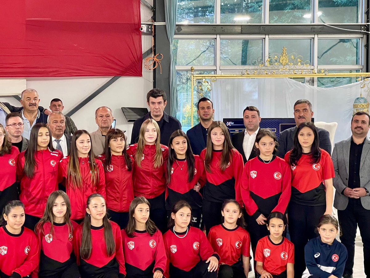 Taşoluk Spor Kulübü'nün Şampiyonları Ödüllendirildi