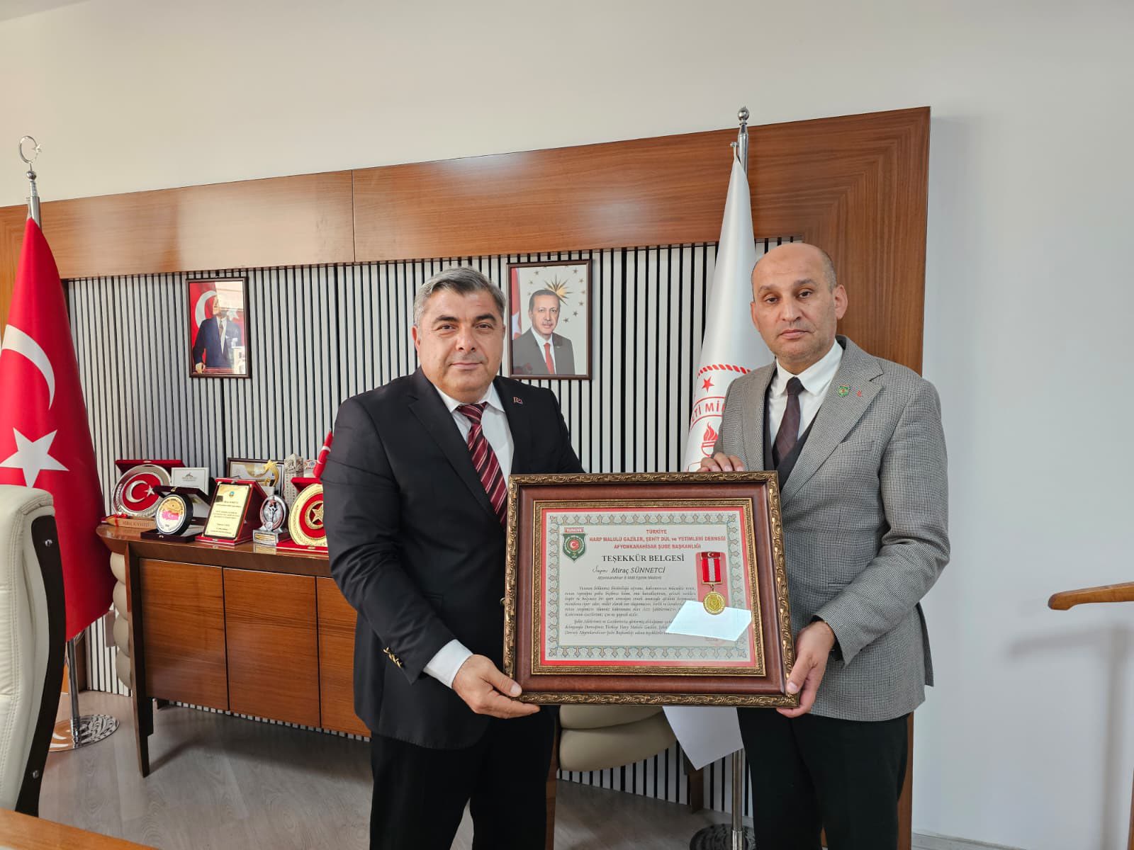 Şehit ve Gazi Yakınlarından Müdür Sünnetci'ye Ziyaret