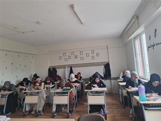 Kur'an'ı Anlama Temel Programı, Altınoluk'ta Tüm Hızıyla Sürüyor