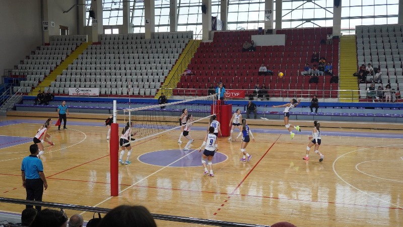 Afyon Gençlik Spor Evinde Direndi Ama Yetmedi!