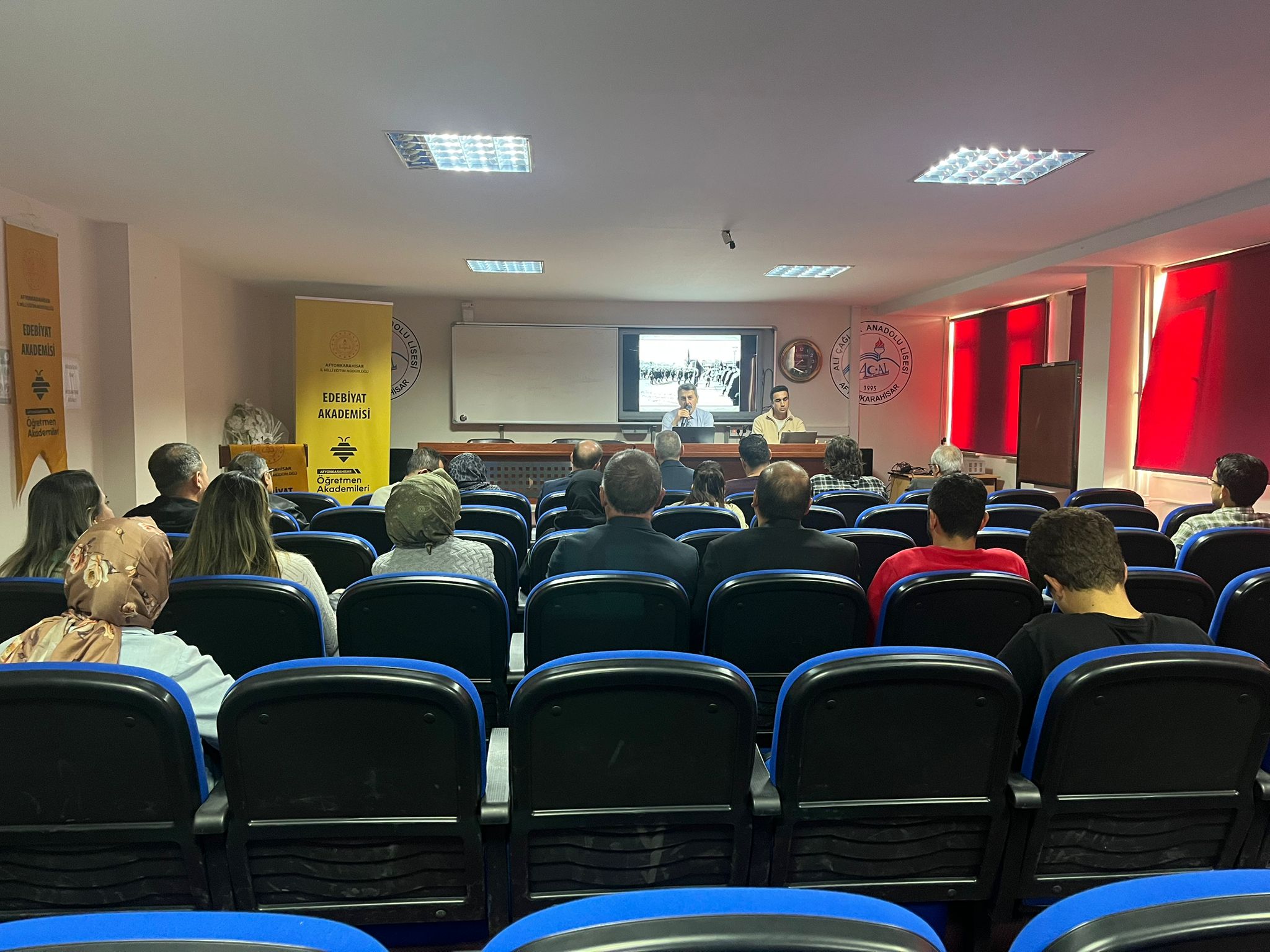 Afyon Öğretmen Akademileri 'Şiirle' Açıldı